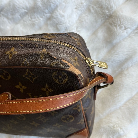 VINTAGE LUIS VUITTON TROCADERO 30 MONOGRAM CROSSBODY BAG - Picture 5 of 16